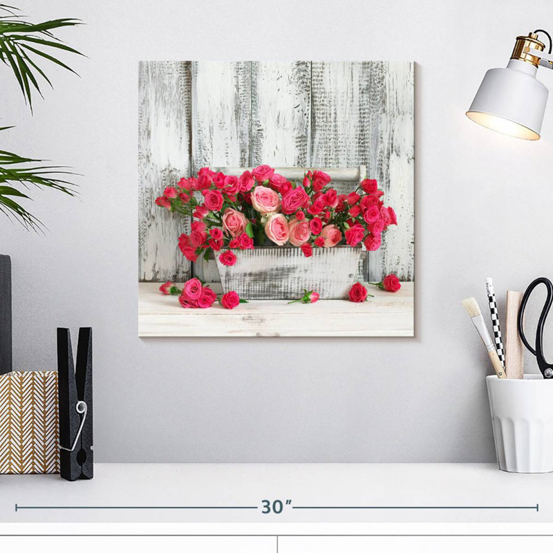 Harnek roses dans une boîte en bois, H 16 po x l 16 po