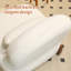 Chaise de salon en velours avec coussin moelleux-233094826