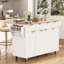 Îlot de cuisine cannelé avec rangement, îlot de cuisine 55,5 po avec rallonge, prise de courant, 4 portes et 3 tiroirs, table d'îlot roulant avec plateau en grain de bois, rebord courbé pour la cuisine, salle à manger blanche