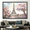 Art mural romantique de paysage parisien avec tour Eiffel et feuilles d'arbre rose