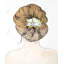 Dame avec des fleurs aux cheveux blonds - toile beige