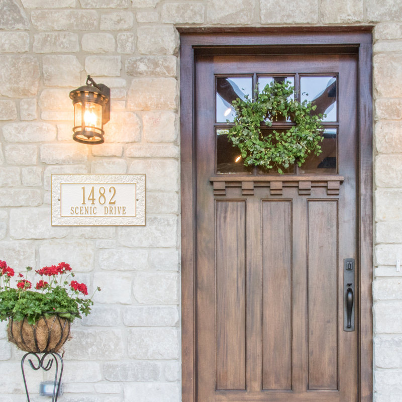 Oakleaf 2-Line Wall Mount, White and Gold, Yes