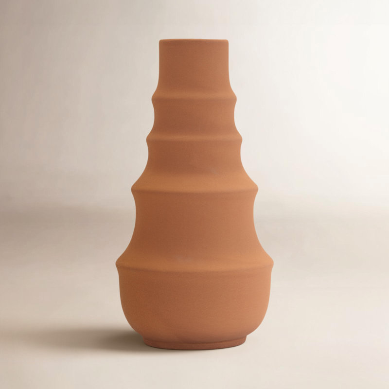 Vase en grès moderne avec silhouette sculptée à plusieurs niveaux, Orange