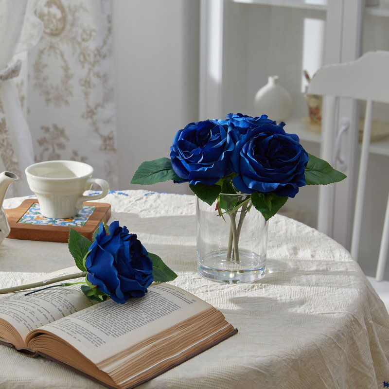 Faux roses en soie dans un vase en verre pour la décoration de la maison ou des toilettes, Bleu marine