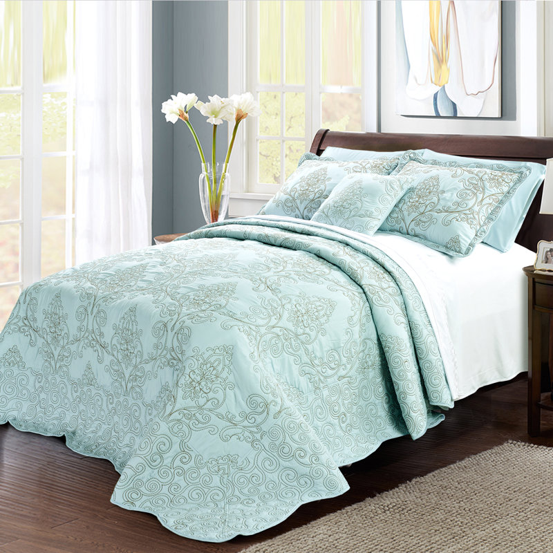 4 Piece Damask Oversized Embroidery Bedspread Set, Queen Quilt + 2 Queen Shams + Throw Pillow, Blue