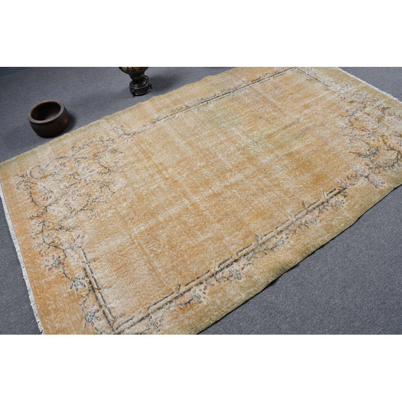 Tapis turc vintage fait à la main avec un motif floral orange antique d'Anatolia noir / orange