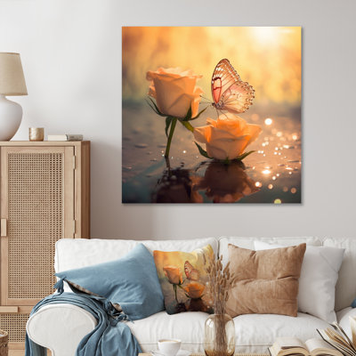 Papillon sur une rose rose au lever du soleil I