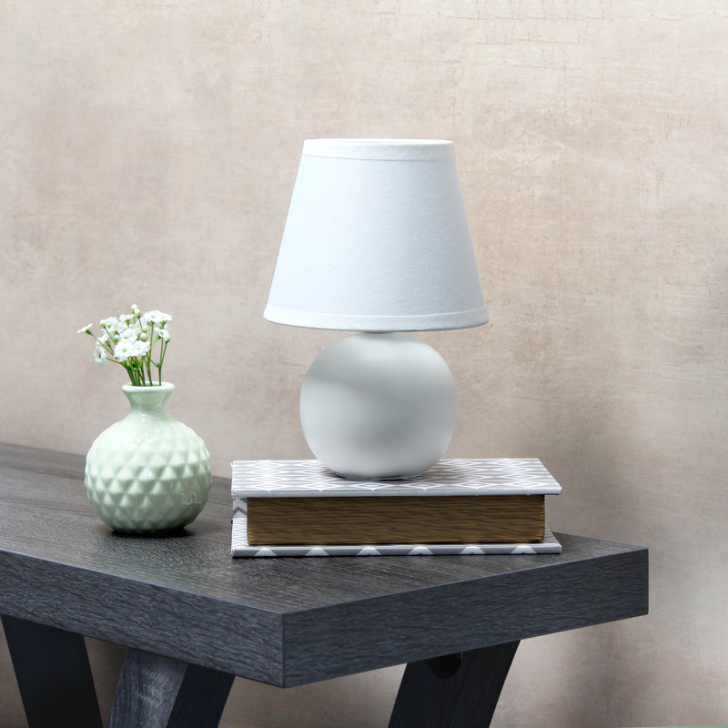 Mini lampe de table en forme de globe en céramique Amishi, Blanc cassé, Non