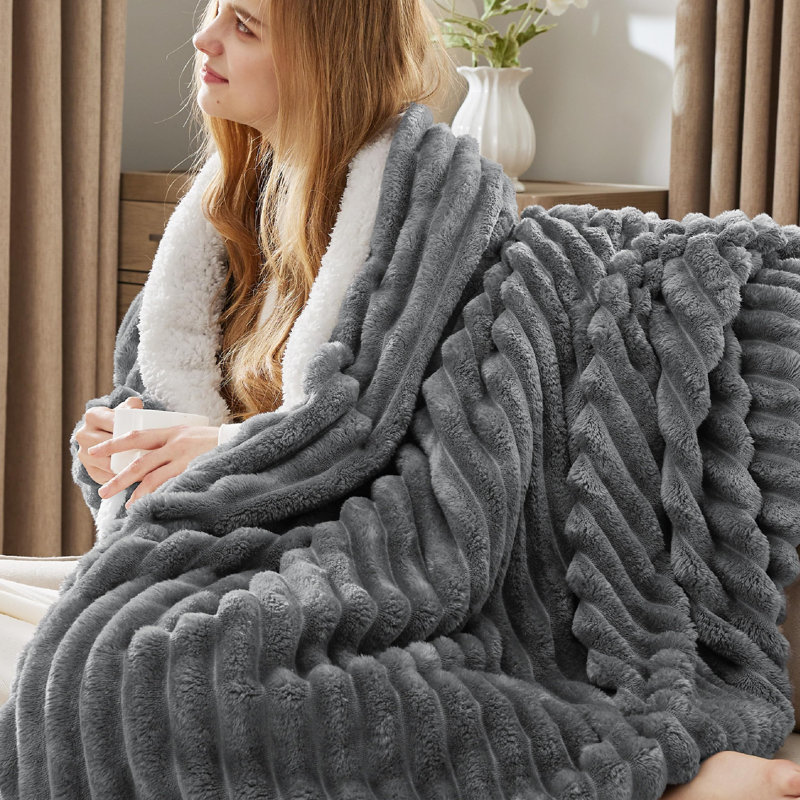 Couvre-lit en sherpa doux de 300 g / m², jeté en peluche doux et doux du printemps, Très grand lit, Gris foncé