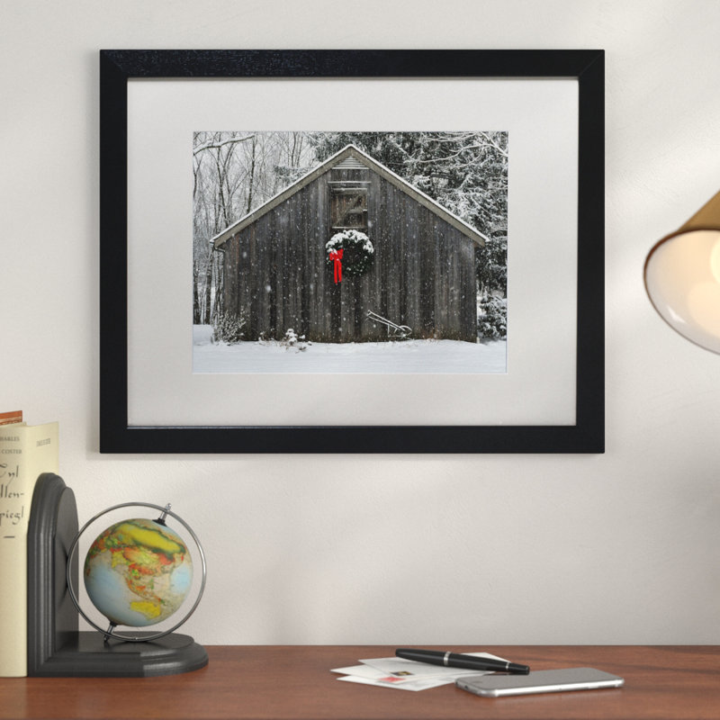 «Christmas Barn in the Snow», reproduction de photo encadrée, H 11 po x l 14 po x P 0,5 po