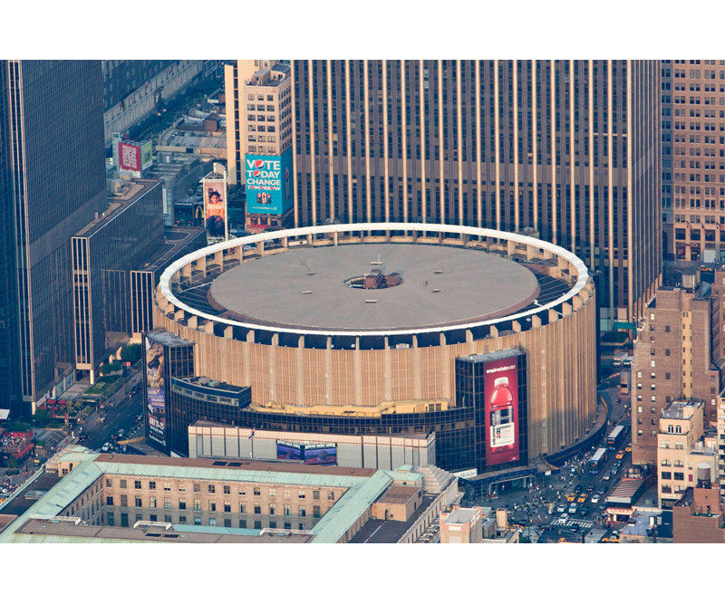 Madison Square Garden, H 12 po x l 18 po