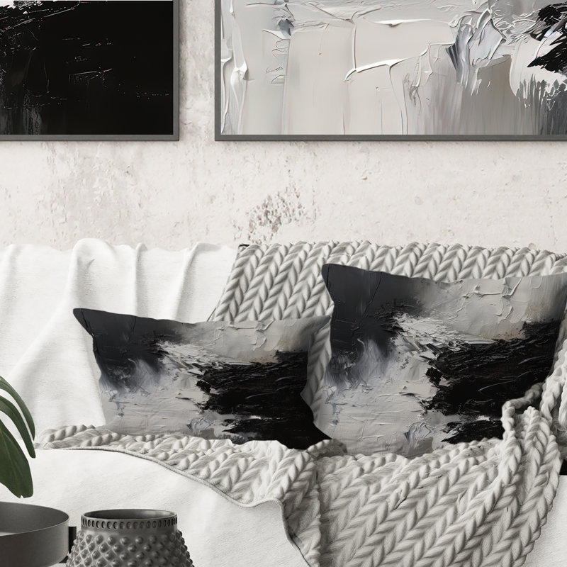Coussin noir et blanc délicat Brushstrokes II - imprimé de marbre abstrait, H 16 po x l 16 po