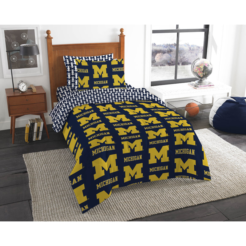 Comforter, NCAA University of Michigan