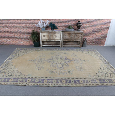 Grand tapis turc antique pour chambre à coucher avec des tons de bronze subtils et un motif Oushak délavé