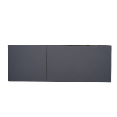 Coussin confortable en mousse gris foncé pour les salons d'extérieur modernes
