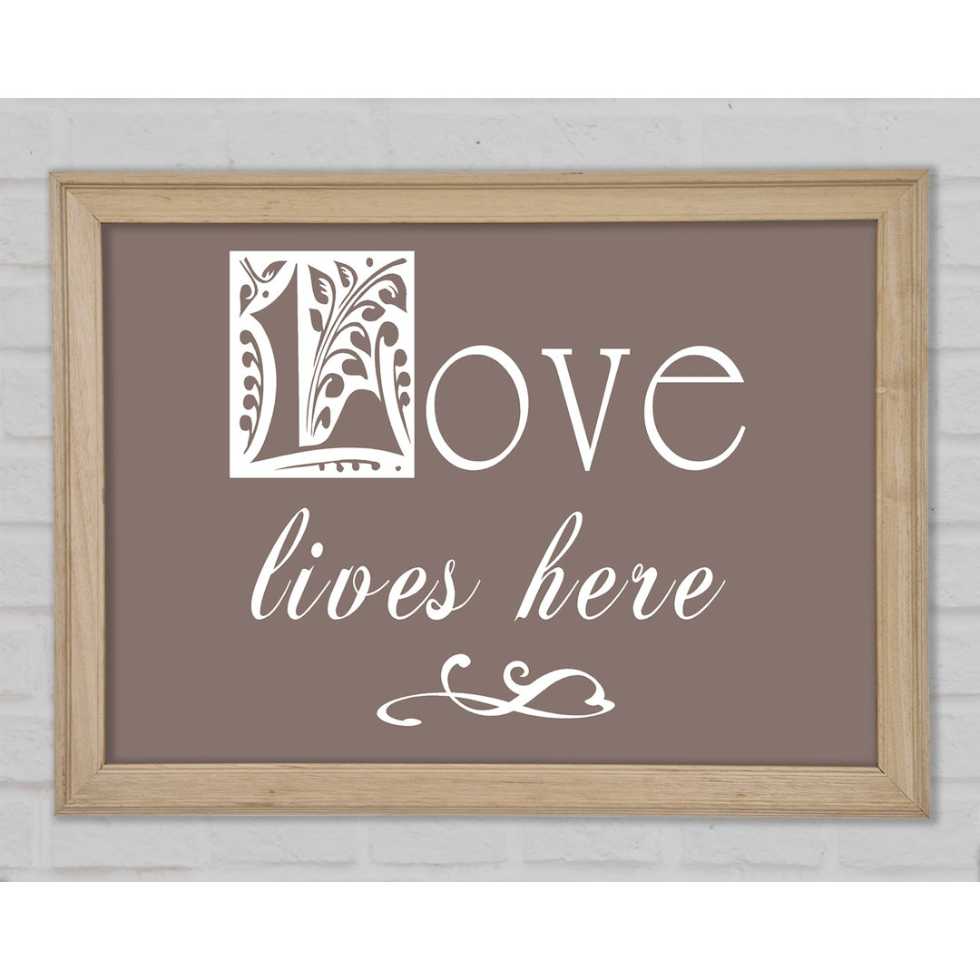 Pickrell Love Quote Love Lives Here Beige Gerahmter Druck Wandkunst