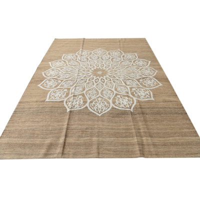 Tapis brun clair 7,7 po
