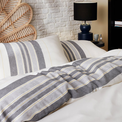 Chadwicks Sateen Plain Weave Fitted Sheet