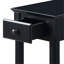 Élégante table d'appoint noire avec tablette - appartements en bois pour petits espaces avec rangement et dessous-117884094
