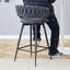 Ensemble de 4 tabourets de bar pivotants avec sièges en lin et coton respirants - Tabourets à hauteur de comptoir rotatifs à 360 °, structure en fer robuste, capacité de 300 lb pour îlot de cuisine, salle à manger et pub gris-noir-885130853-885130850