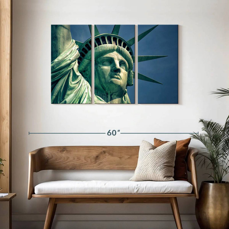 La Statue de la Liberté aux États-Unis, H 28 po x l 45 po