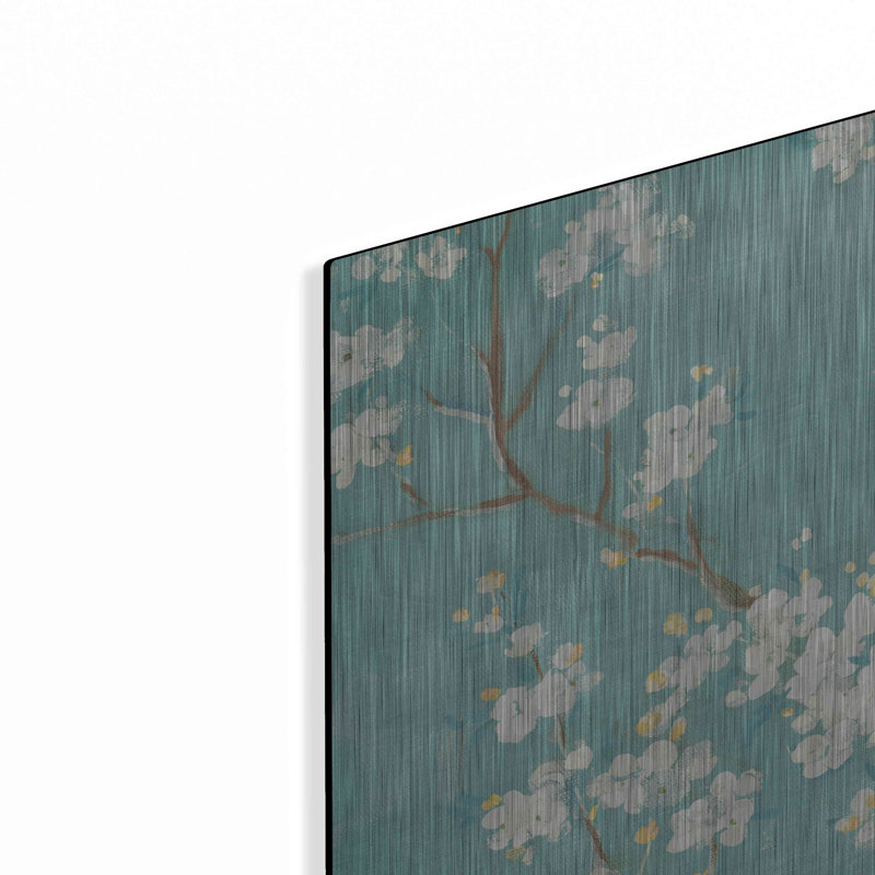 «White Cherry Blossom II On Blue» par Danhui Nai, H 12 po x l 12 po