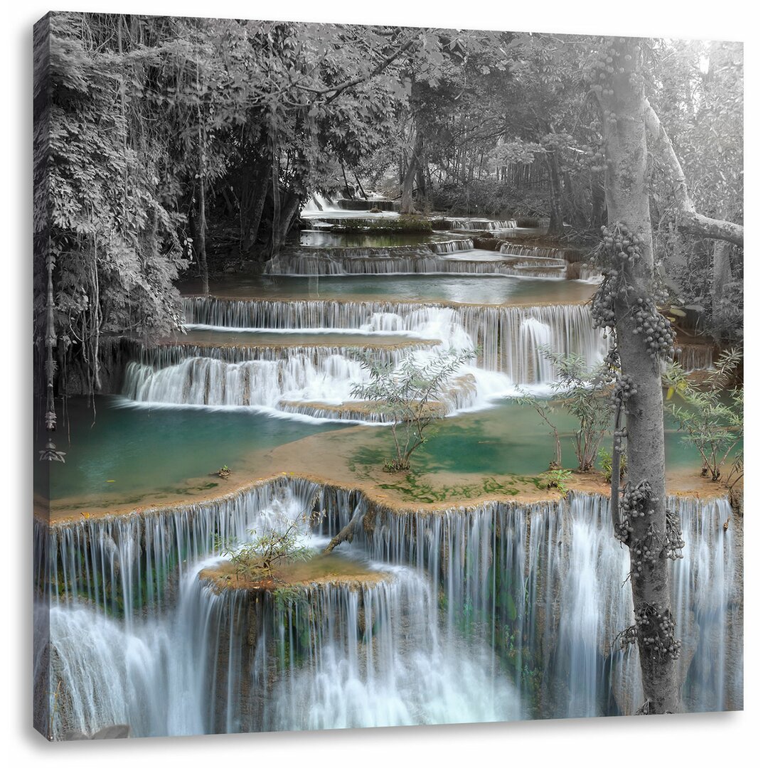 Leinwandbild Wunderschöner Wasserfall in einem Regenwald