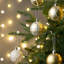 Ensemble d'ornements de Noël Valery Madelyn, décorations d'arbre de Noël incassables blanches et dorées de 2,36 pouces, 35ct