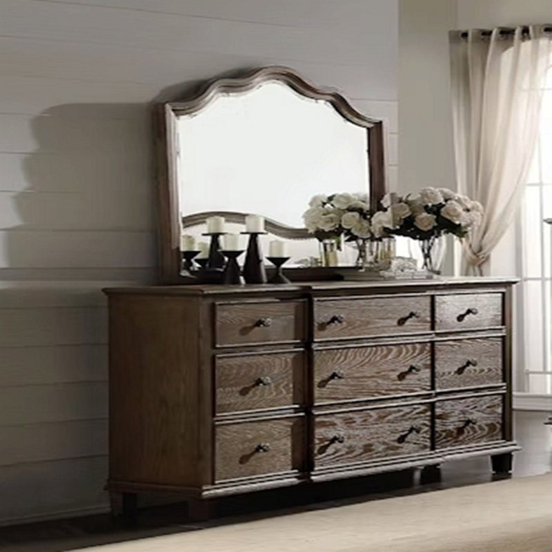Commode en chêne vieilli