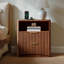 Table de chevet cannelée 25 po avec station de charge (ensemble de 2), table de chevet avec 2 tiroirs, table de bout en bois avec rangement Mid-Century moderne-392103925-392103926