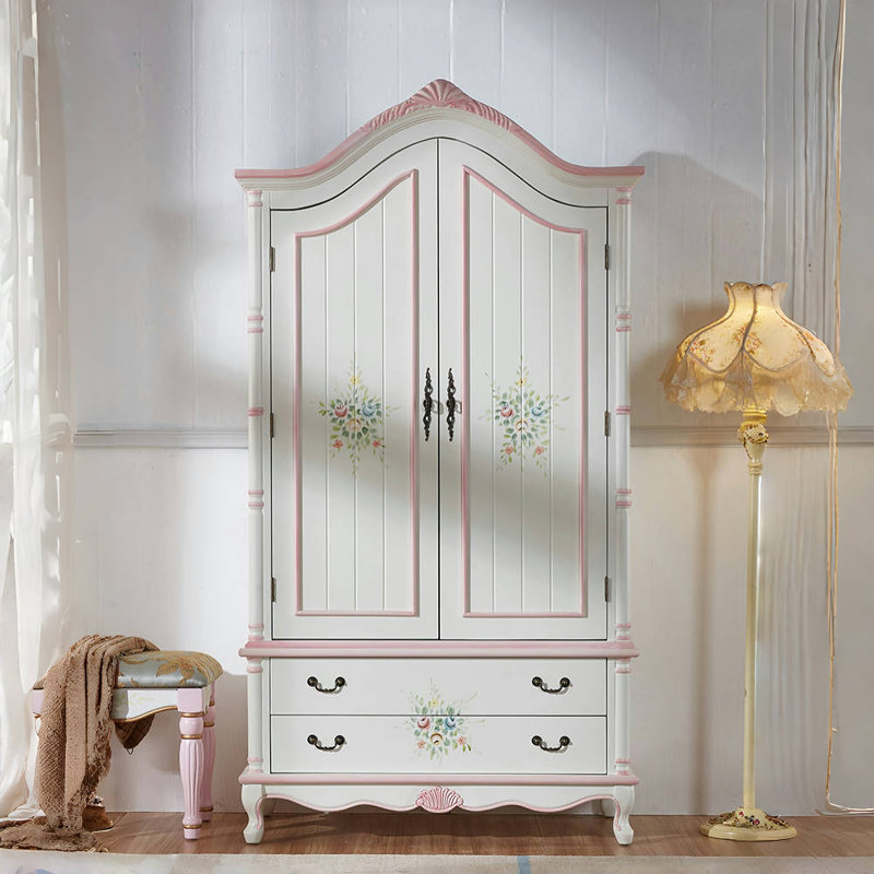 Armoire peinte rose style champêtre américain