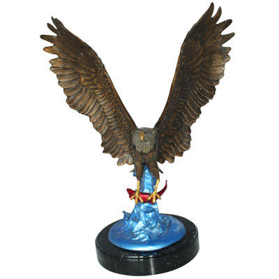 Statue en bronze Michelina Eagle attrapant sa proie - Taille: L 17 po x l 20 po x H 25 po.