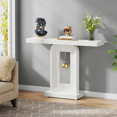 Console moderne avec base géométrique, canapé d'entrée étroit de 40 pouces avec décor doré, table d'appoint contemporaine en bois pour l'entrée du couloir du salon, blanc imitation marbre