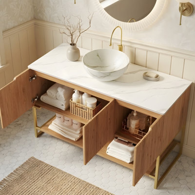 Armoire de salle de bain autoportante avec 3 portes et tablettes ouvertes