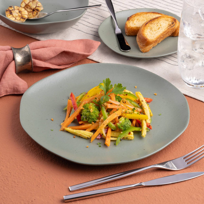 Assiette plate en porcelaine | Forme inégale, Vert brume, 10.62"