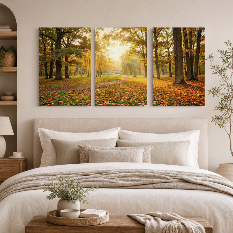 Ensemble de 3 toiles murales représentant un sentier d'automne ensoleillé dans un parc, avec des feuilles orangées