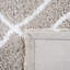 Tapis beige / blanc à motif géométrique touffeté à la main Aderita-162472614