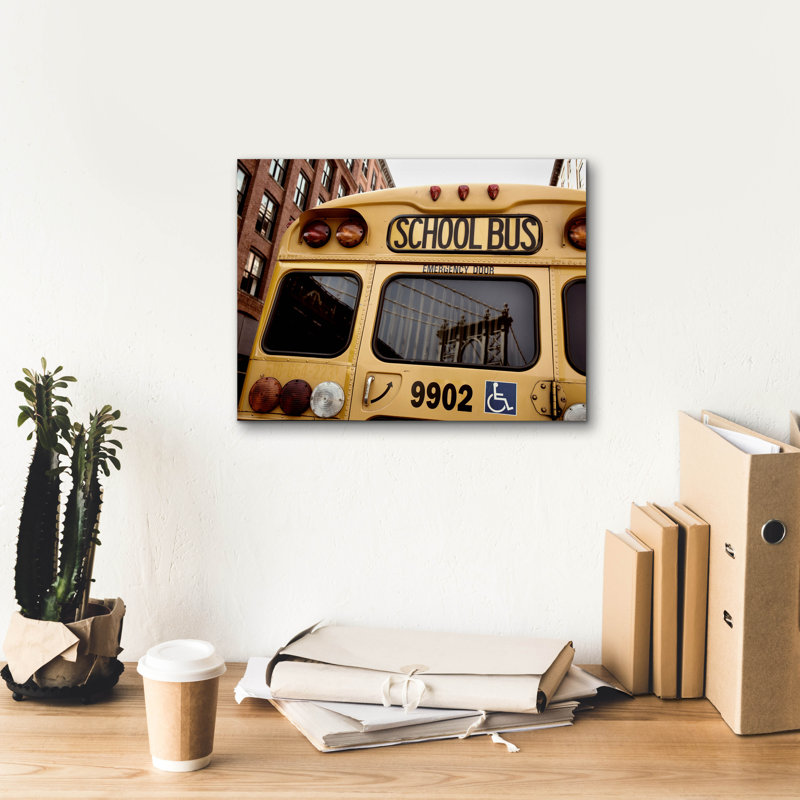 «NYC School Bus» par Nina Paponcek, H 12 po x l 16 po x P 0,75 po