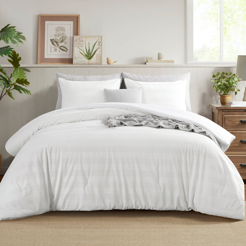 Ensemble de conforts en velours Aisbo Milk Velvet, Édredon pour très grand lit + 2 taies décorativ, Blanc