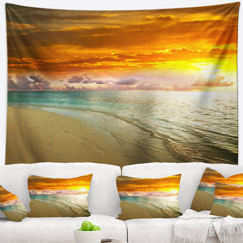 Paysage marin avec plage étonnamment colorée et tapisserie, H 50 po x l 60 po