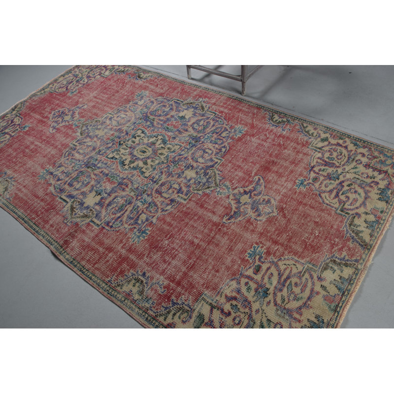 Tapis turc rétro vintage rose pour le salon, décor de tapis oriental bohème chic antique