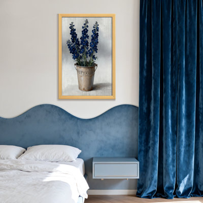 Plantes et fleurs Fleurs bleues dans un motif de seau rustique