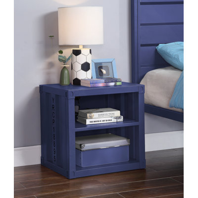 Table de chevet pratique de style Cargo avec charge USB, offrant un rangement pratique et un support robuste pour une chambre bien organisée