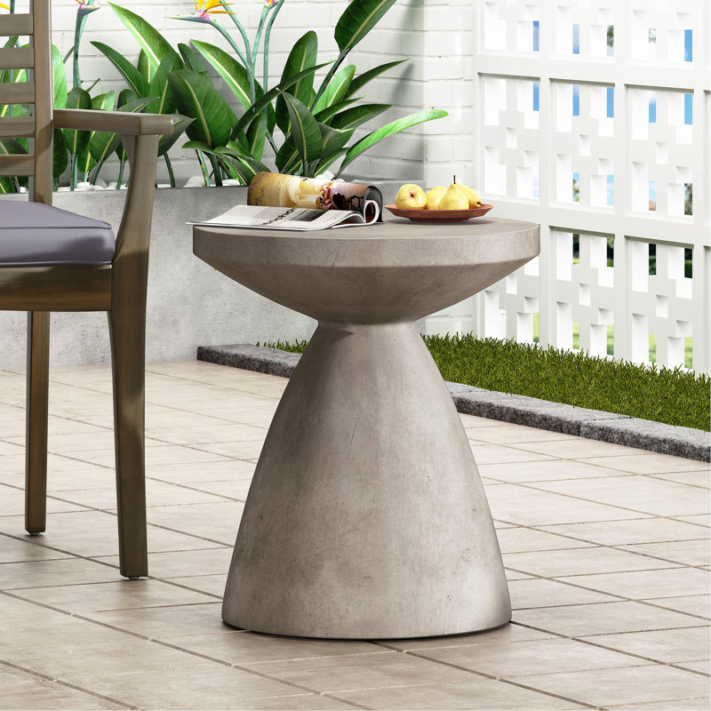Table d'extérieur en béton léger avec lignes simples - pièce moderne à utiliser - assemblage