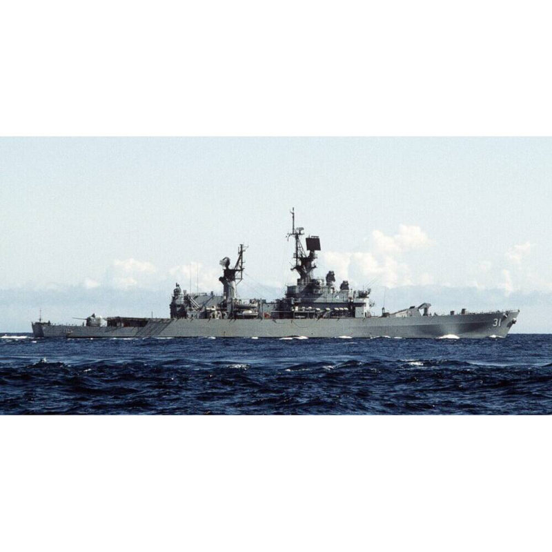 Croiseur Belknap-class large, H 11 po x l 32 po x P 4 po