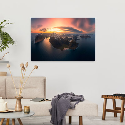 «Vibrant Fjord Sunset», art dramatique coloré de paysage côtier serein