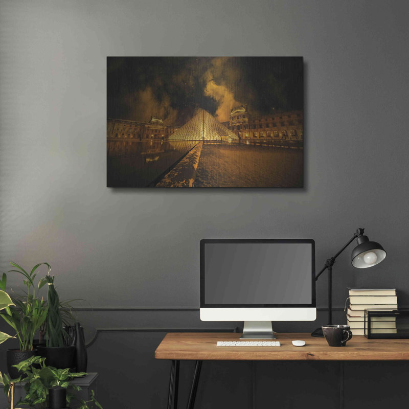 "La pyramide de Lourve" par Sebastien Lory, H 24 po x l 36 po