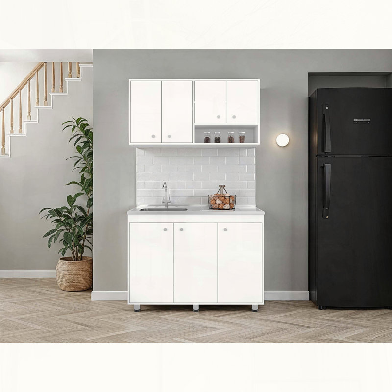 Ensemble de cuisine blanc avec lave-vaisselle et rangement supérieur