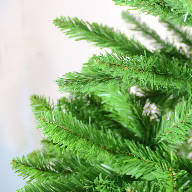 L'arbre de Noël 5 pi avec crayon classique est un arbre de Noël classique en forme de crayon de 60 pouces qui convient à la fois à l'Halloween et à Noël. Il comporte des branches denses pour des décorations de Noël réalistes