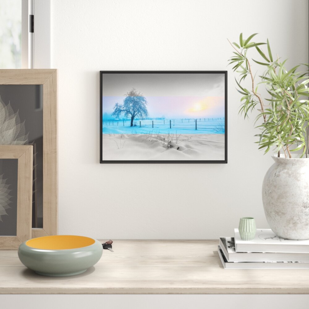 Gerahmtes Wandbild Baum in Winterlandschaft